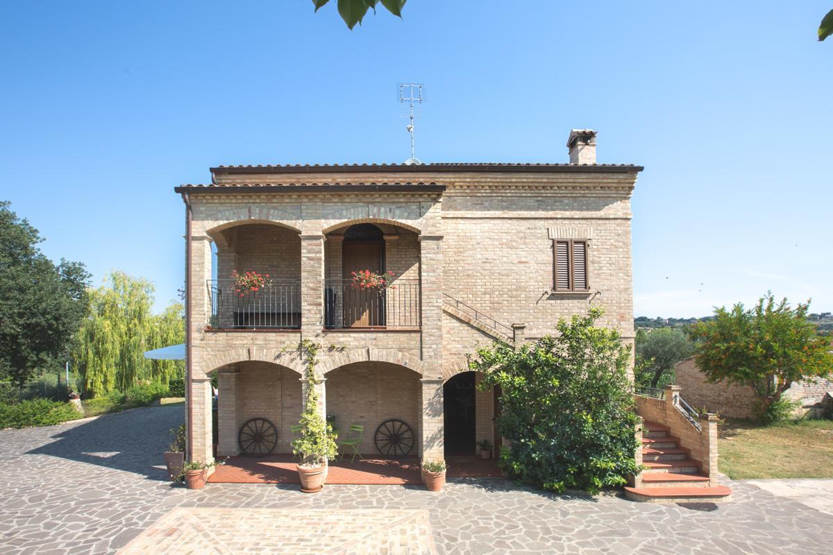 Bed And Breakfast Aratro & Rosmarino Civitanova Marche Extérieur photo