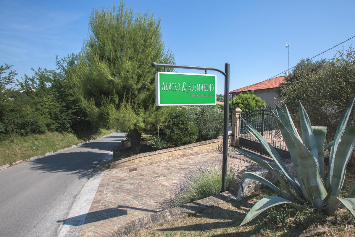Bed And Breakfast Aratro & Rosmarino Civitanova Marche Extérieur photo